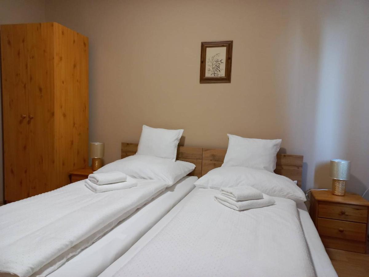 Bed and Breakfast Family Panzió Zalakaros Exterior foto